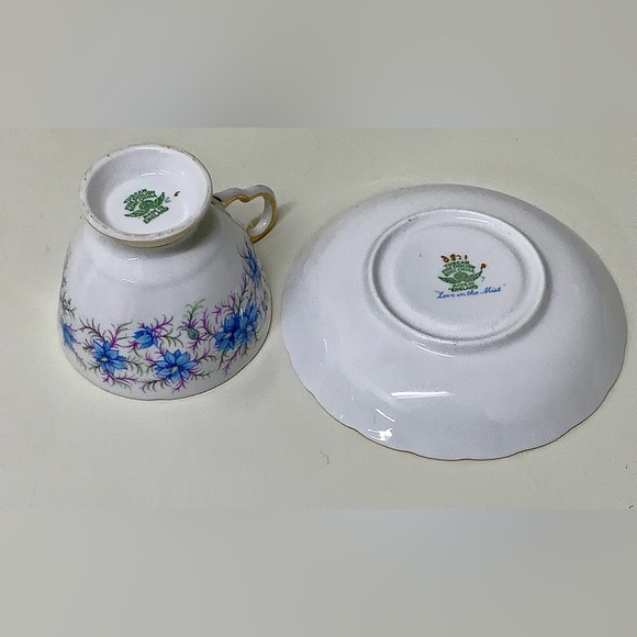 Vintage Royal Tuscan LOVE IN THE MIST Blue Footed Tea Cup & Saucer Set - Picture 10 of 16